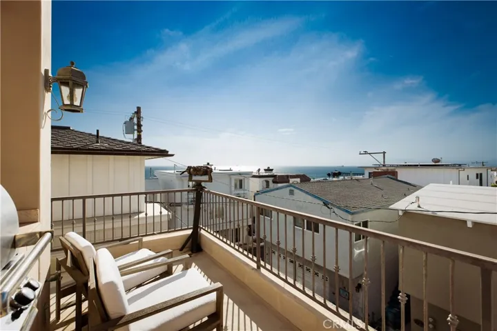 221 3rd, Manhattan Beach, California 90266