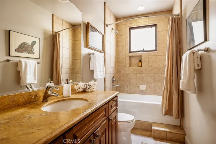 221 3rd, Manhattan Beach, California 90266