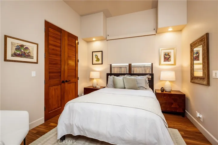 221 3rd, Manhattan Beach, California 90266