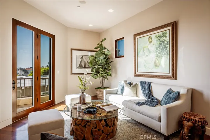 221 3rd, Manhattan Beach, California 90266
