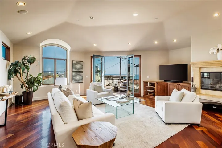 221 3rd, Manhattan Beach, California 90266