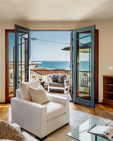 221 3rd, Manhattan Beach, California 90266
