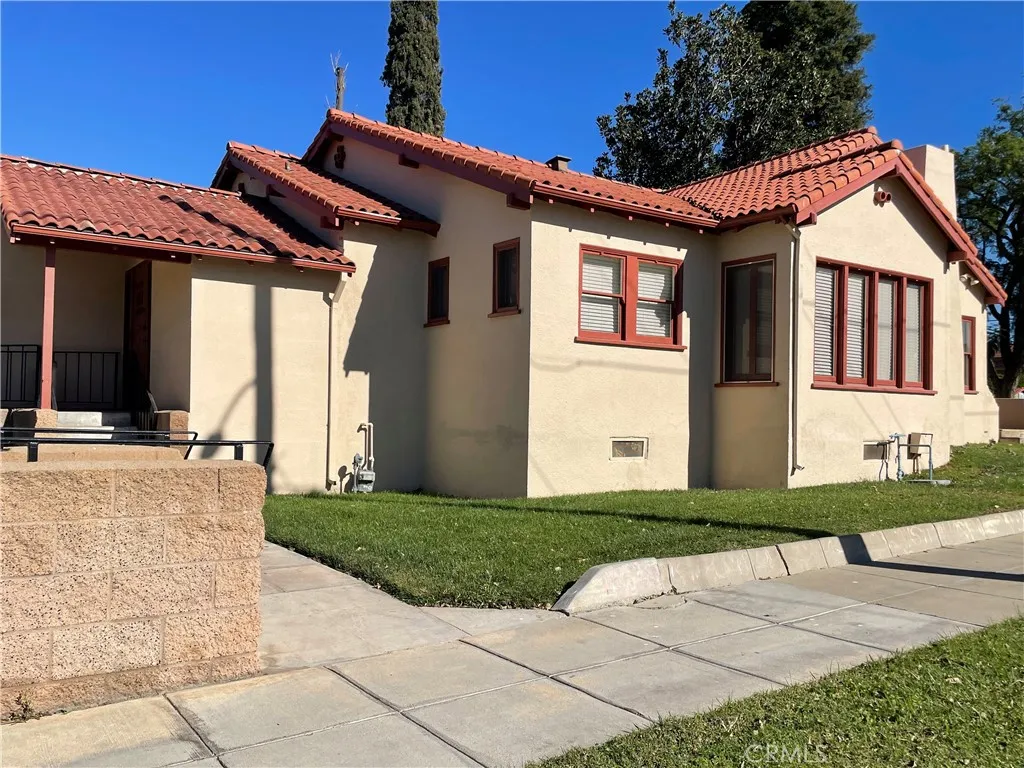9345 Magnolia Ave