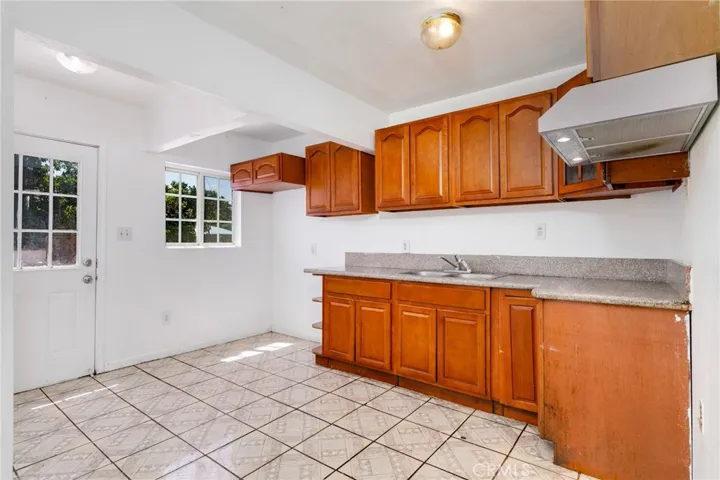 535 N Allyn, Ontario, California 91764