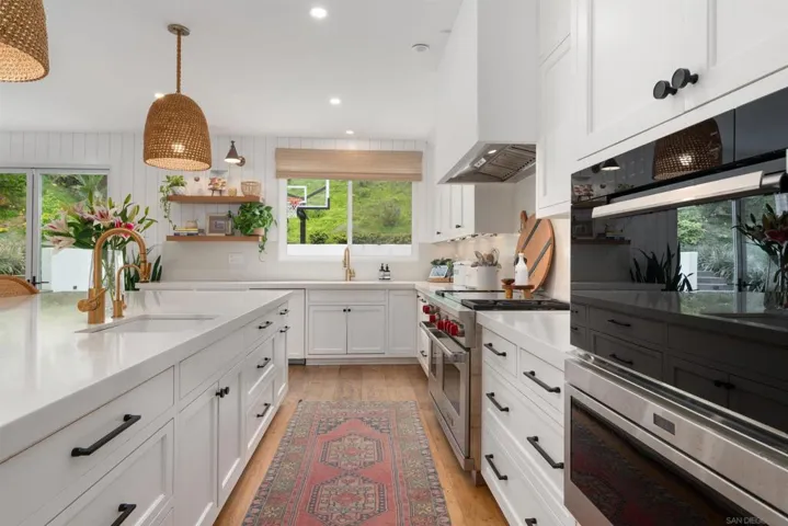 427 El Sueno, Solana Beach, California 92075