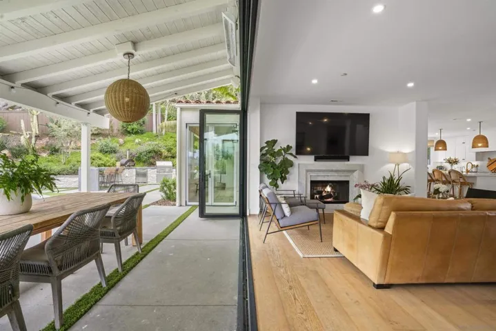 427 El Sueno, Solana Beach, California 92075