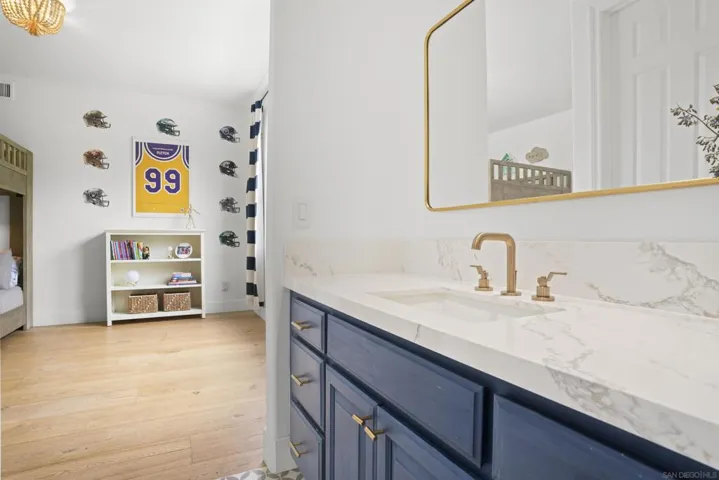 427 El Sueno, Solana Beach, California 92075