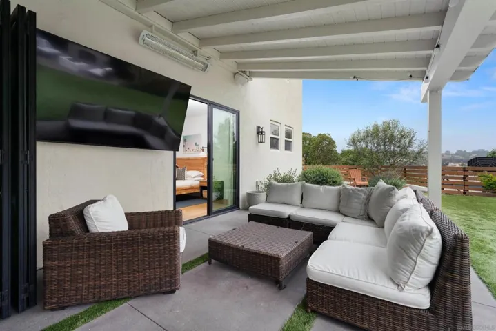427 El Sueno, Solana Beach, California 92075