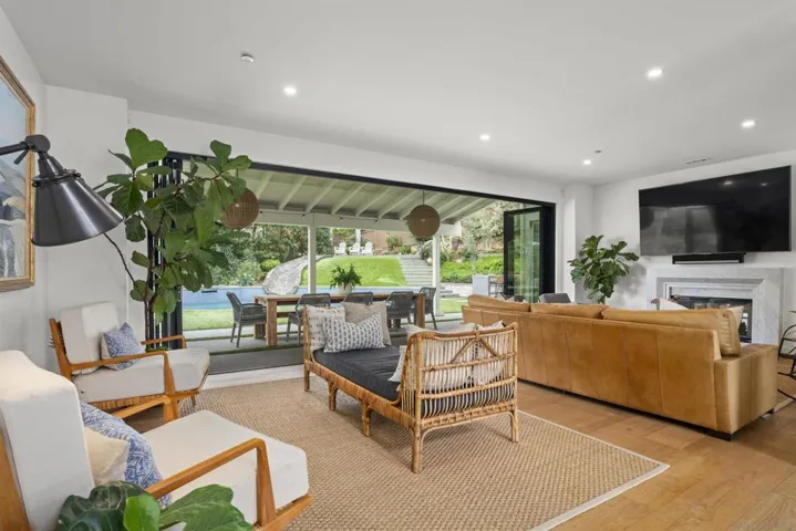 427 El Sueno, Solana Beach, California 92075