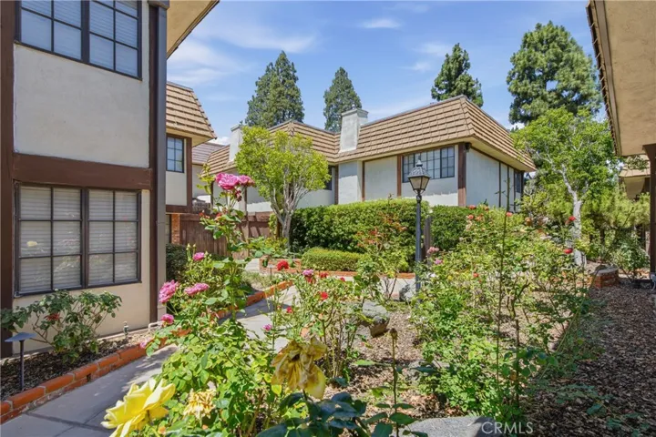 1429 Valley View Road 32, Glendale, California 91202