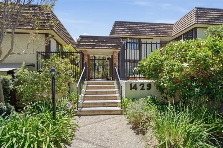1429 Valley View Road 32, Glendale, California 91202