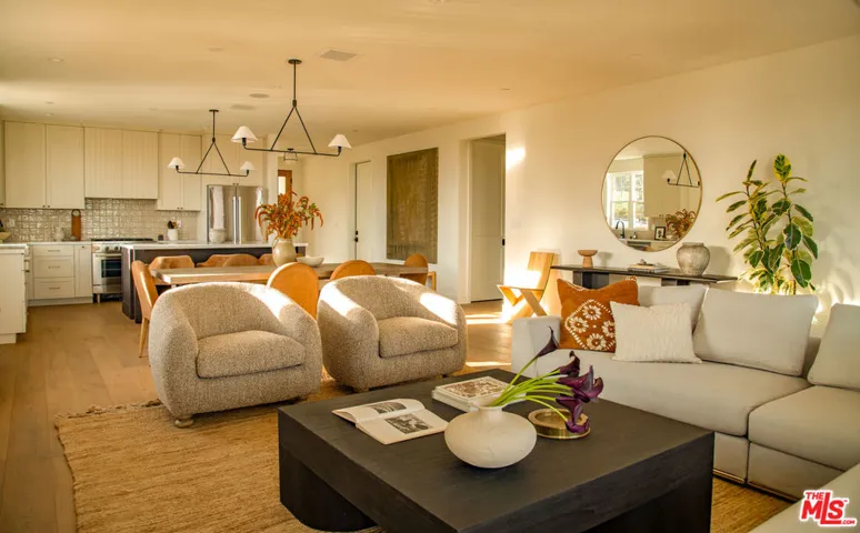 924 E Poppyfields Drive, Altadena, California 91001