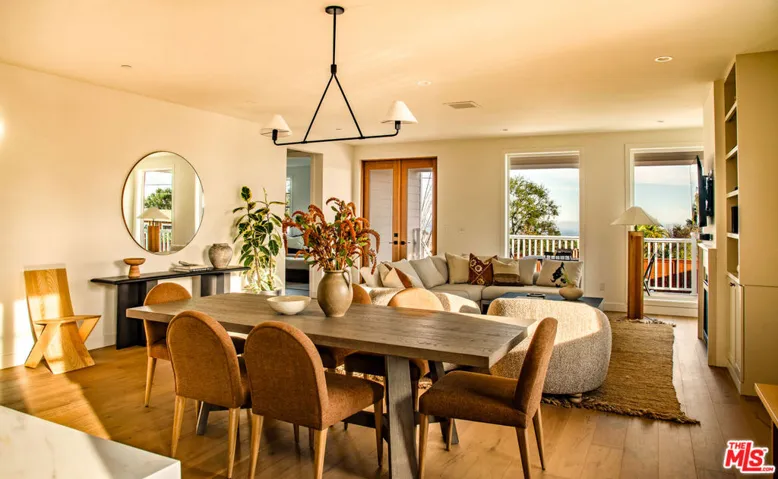 924 E Poppyfields Drive, Altadena, California 91001