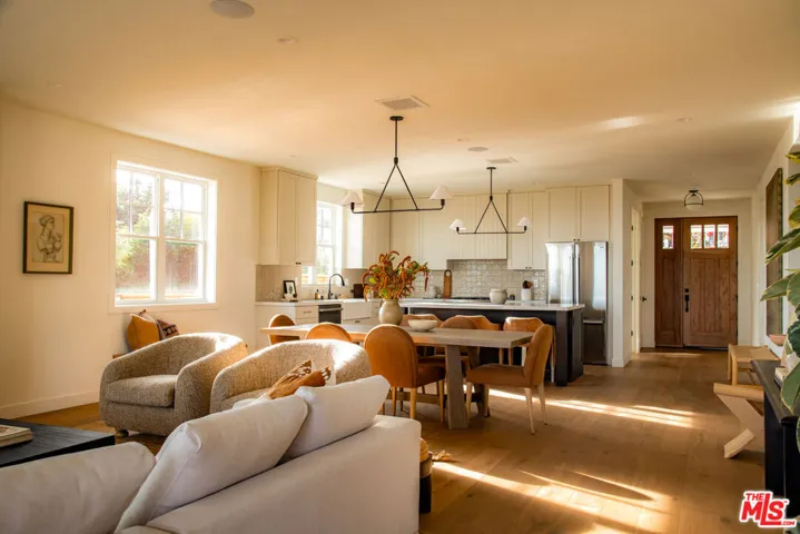 924 E Poppyfields Drive, Altadena, California 91001