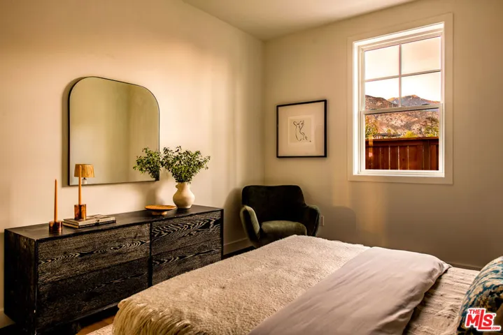 924 E Poppyfields Drive, Altadena, California 91001