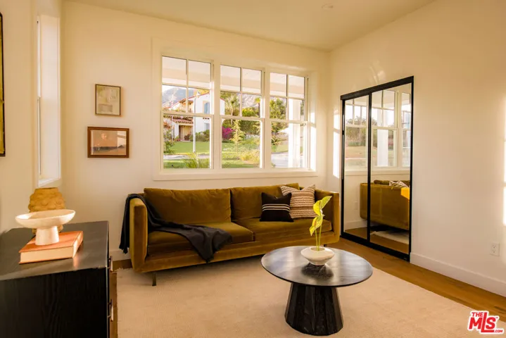 924 E Poppyfields Drive, Altadena, California 91001