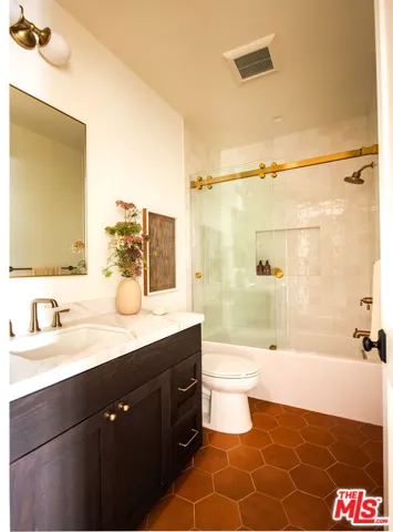 924 E Poppyfields Drive, Altadena, California 91001