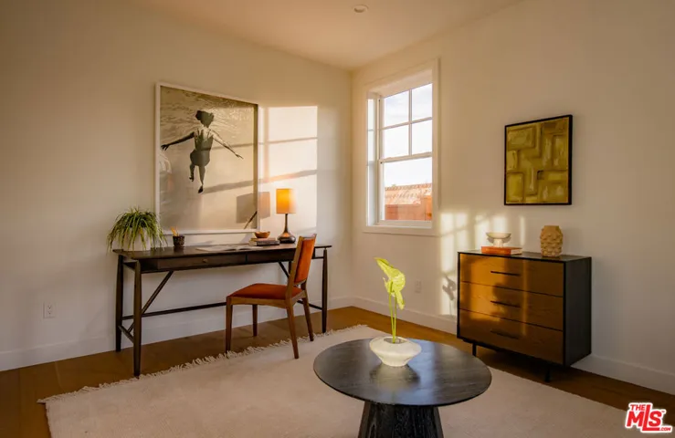 924 E Poppyfields Drive, Altadena, California 91001