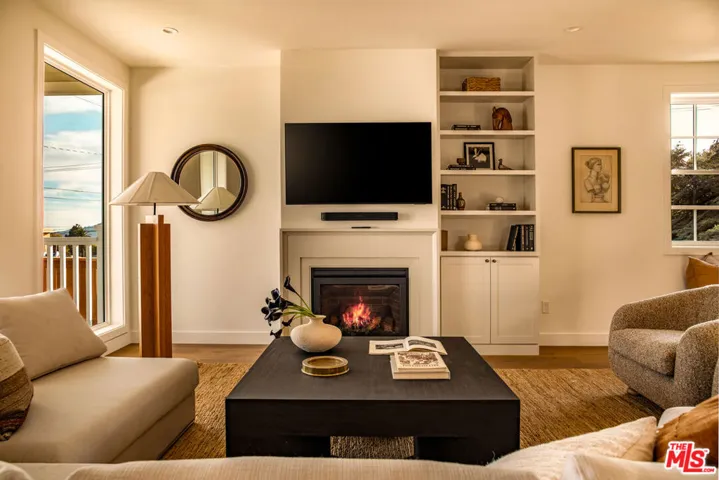 924 E Poppyfields Drive, Altadena, California 91001