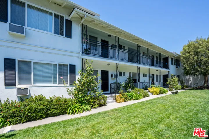 921 W Huntington Drive, Arcadia, California 91007