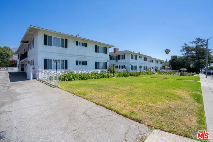 921 W Huntington Drive, Arcadia, California 91007
