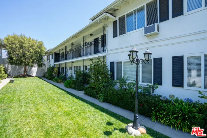 921 W Huntington Drive, Arcadia, California 91007