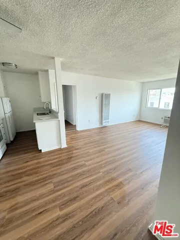 145 S Mariposa Avenue 302, Los Angeles, California 90004