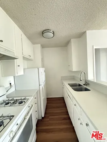 145 S Mariposa Avenue 302, Los Angeles, California 90004