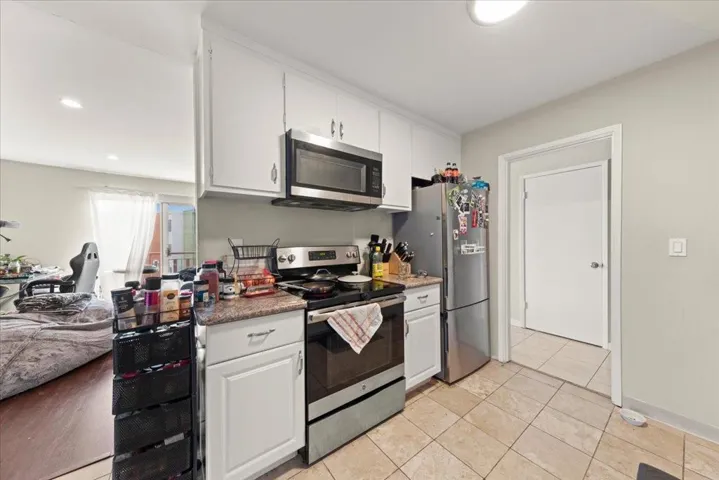 220 Athol Avenue, Oakland, California 94606