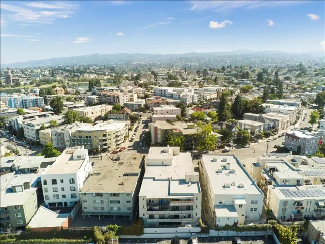 220 Athol Avenue, Oakland, California 94606