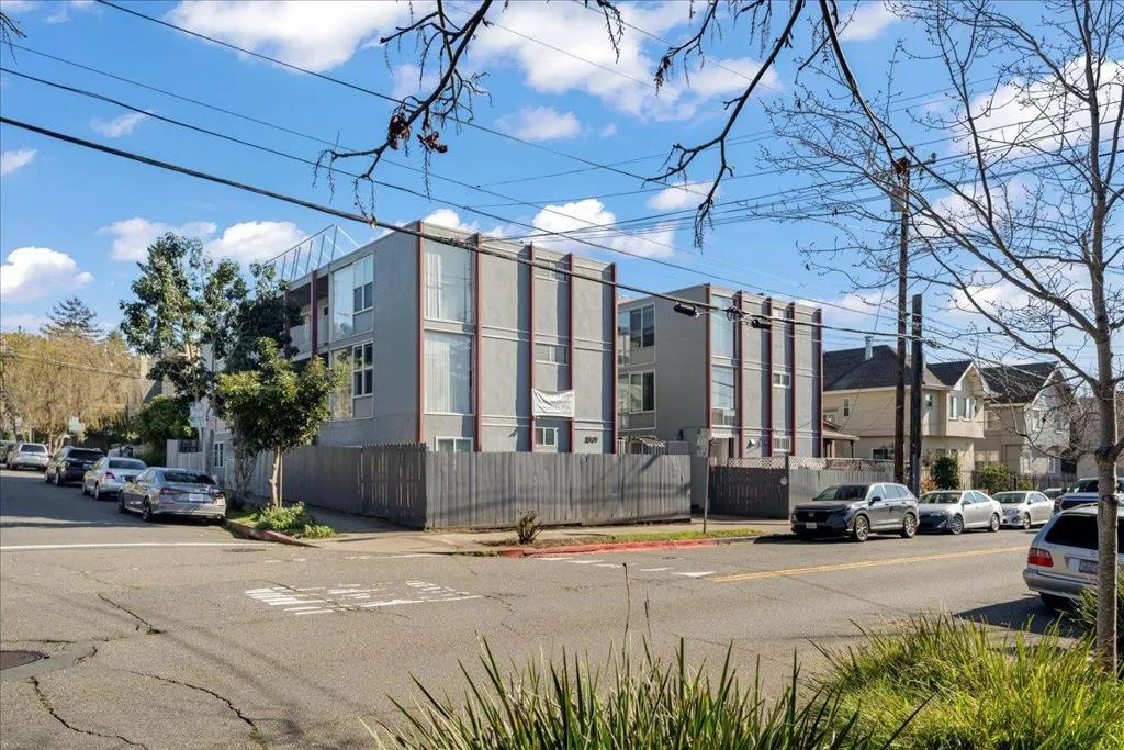 2801 College Ave
