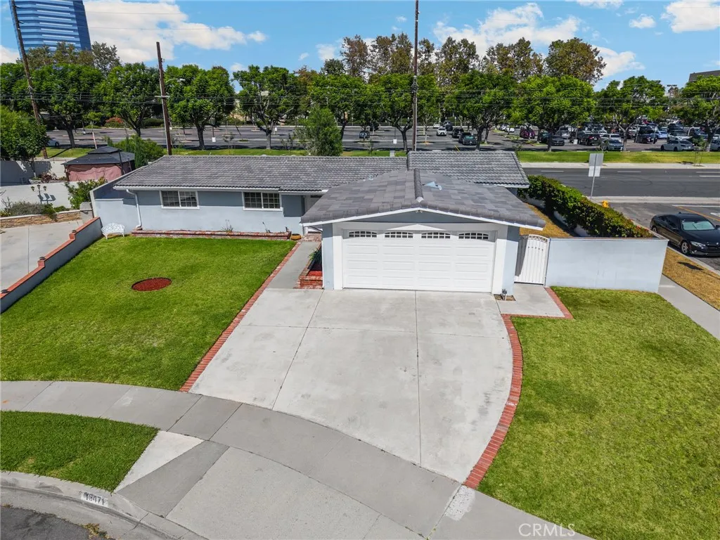 13471 Greentree Ave