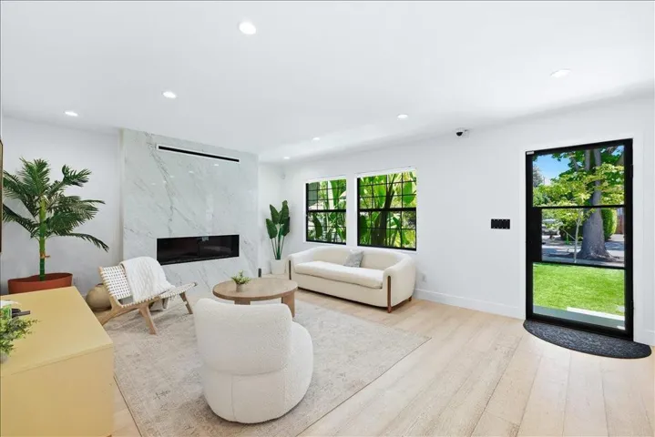 1031 Almanor Avenue, Menlo Park, California 94025 — photo 4