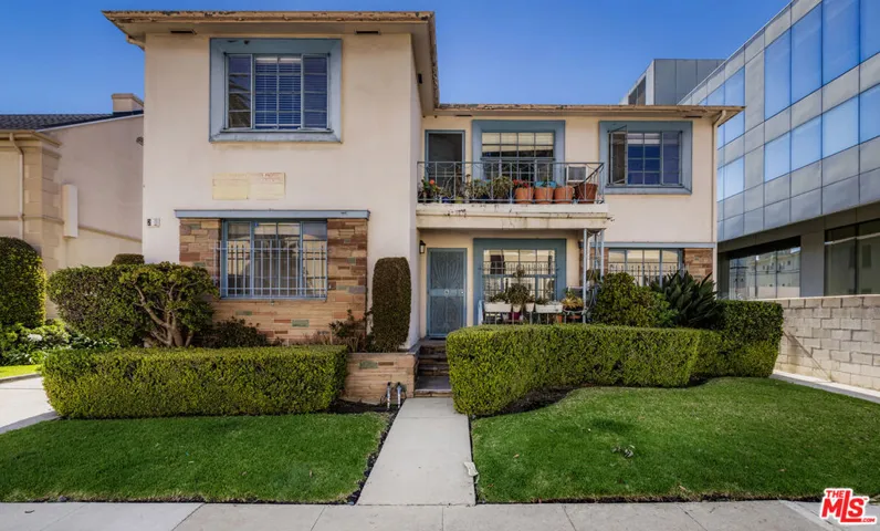 215 S Tower Drive D, Beverly Hills, California 90211