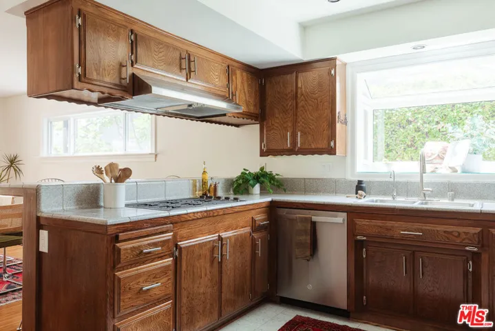 6880 E Lees Way, Long Beach, California 90815