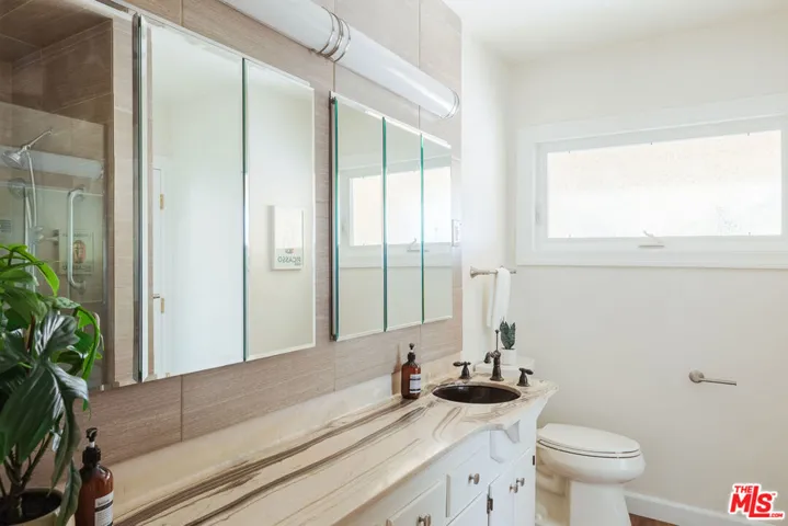 6880 E Lees Way, Long Beach, California 90815