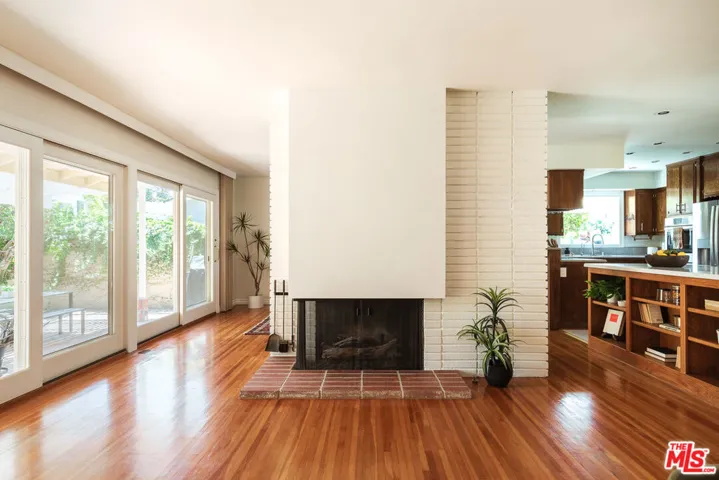 6880 E Lees Way, Long Beach, California 90815
