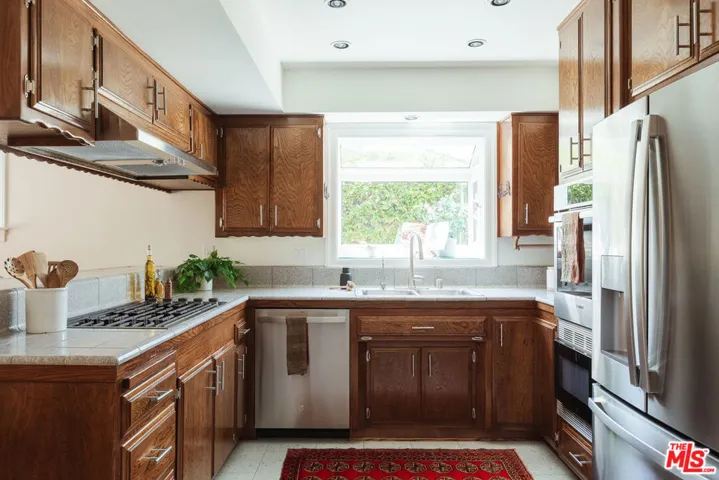 6880 E Lees Way, Long Beach, California 90815