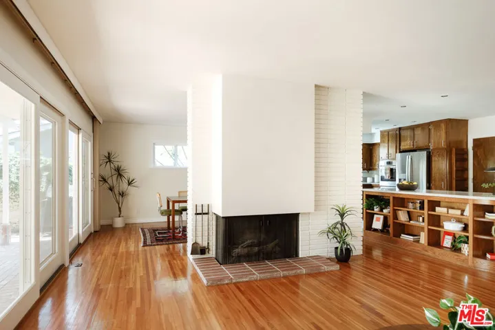 6880 E Lees Way, Long Beach, California 90815