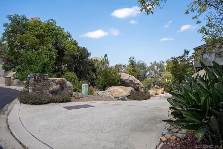 9522 Sage Hill Way, Escondido, California 92026