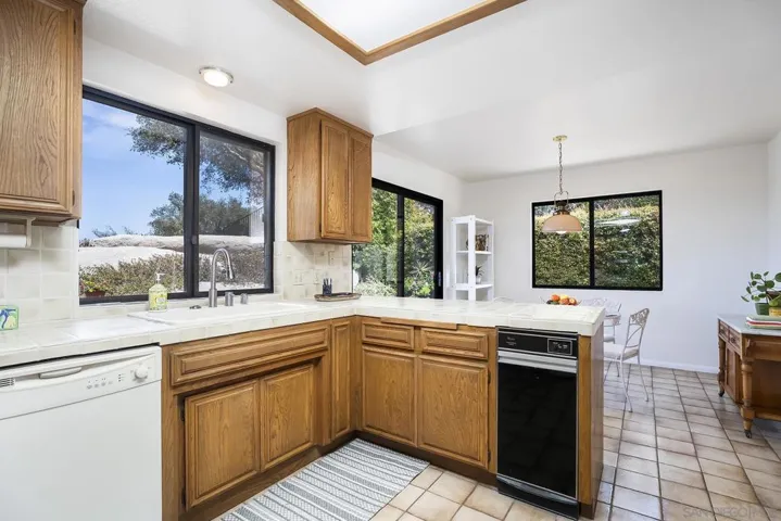 9522 Sage Hill Way, Escondido, California 92026