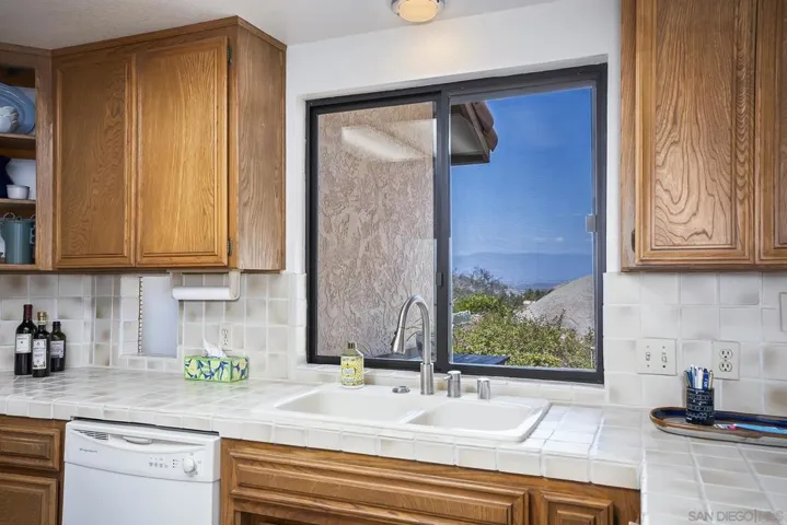 9522 Sage Hill Way, Escondido, California 92026