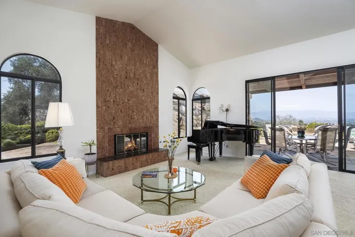 9522 Sage Hill Way, Escondido, California 92026