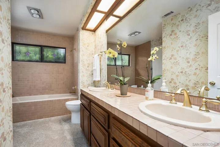 9522 Sage Hill Way, Escondido, California 92026