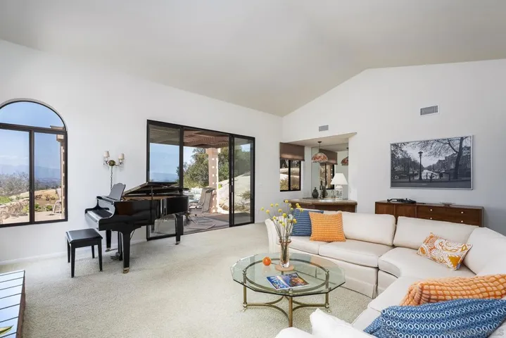 9522 Sage Hill Way, Escondido, California 92026