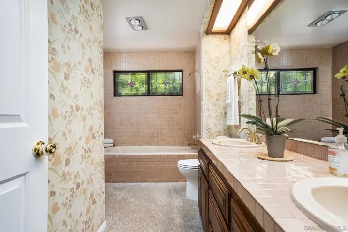 9522 Sage Hill Way, Escondido, California 92026
