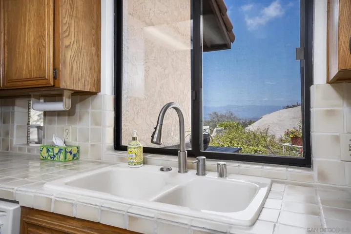9522 Sage Hill Way, Escondido, California 92026