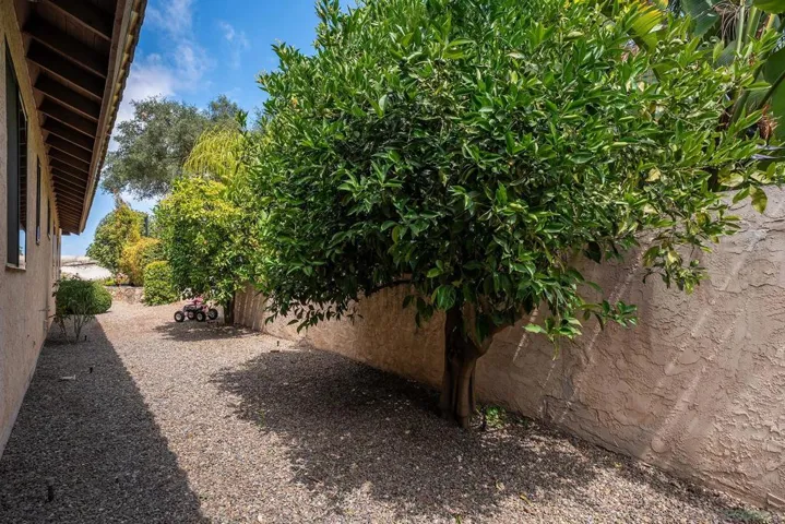 9522 Sage Hill Way, Escondido, California 92026