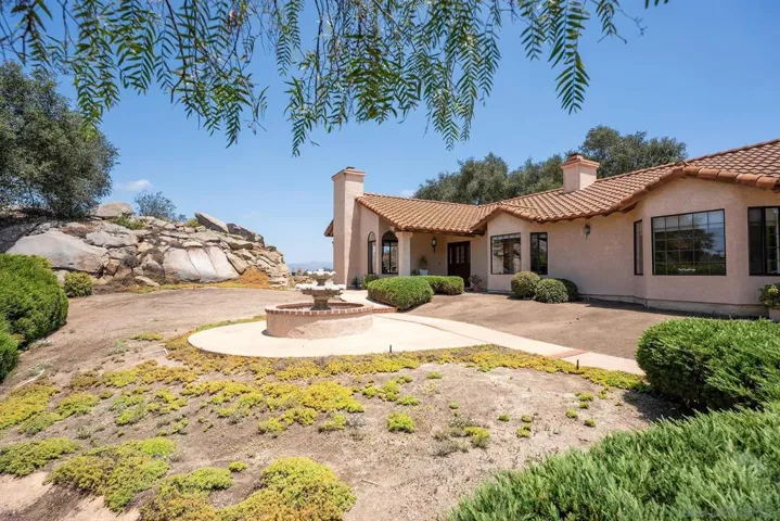 9522 Sage Hill Way, Escondido, California 92026