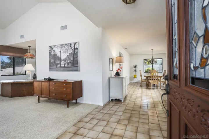 9522 Sage Hill Way, Escondido, California 92026